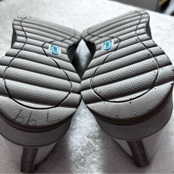 Bzees Taupe Women's Slip-On Loafers Flats Size 9 - Picture 10 of 11